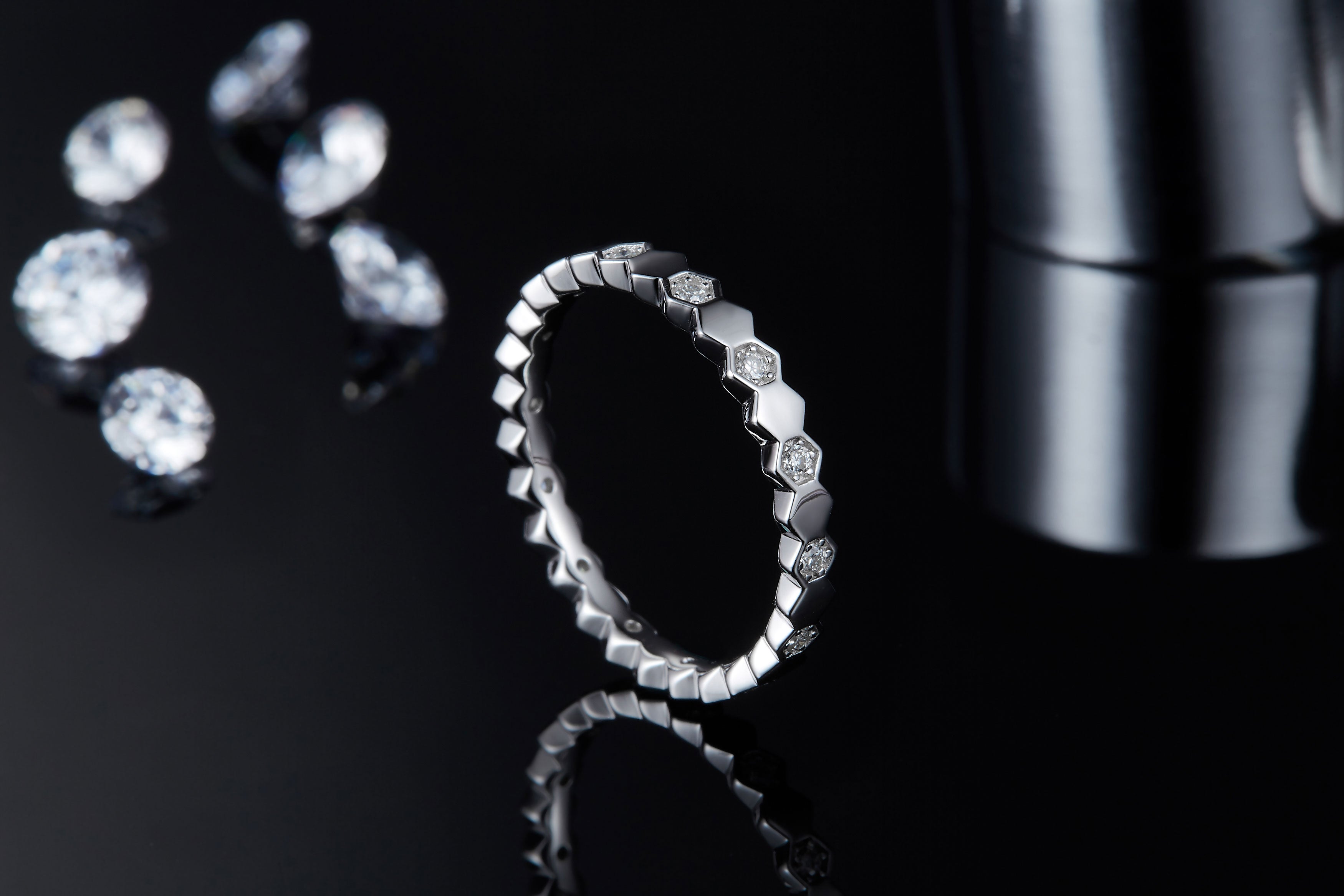 Bee Dance Of Light And Shadow - A Wedding Ring Set With Top-quality Moissanite S925 Silver And Platinum-plated Diamond. The Ring Can Be Inspected With A Diamond Pen