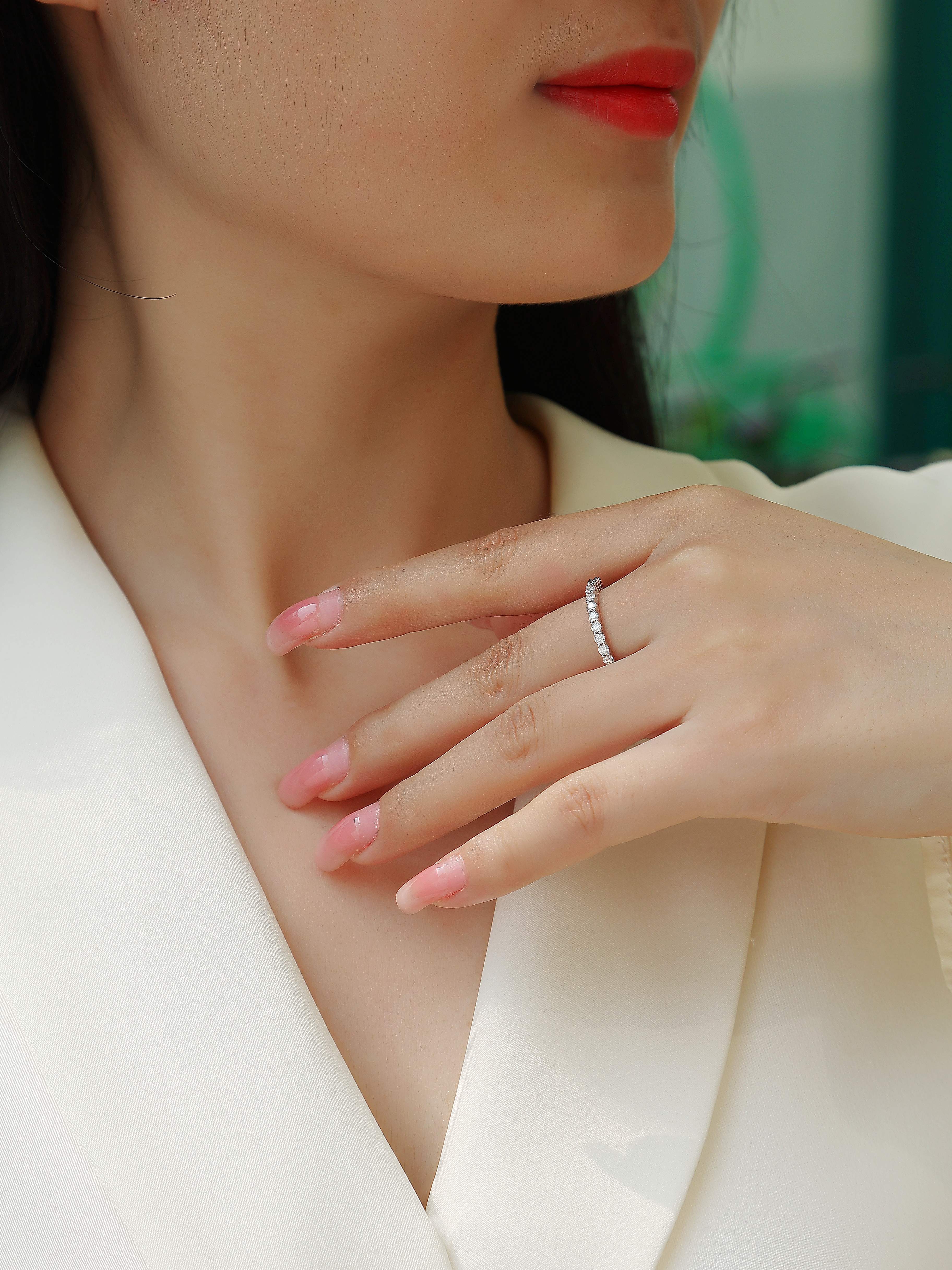 Everyday Versatile EarringsAnd Platinum-plated Diamond Can Be Inspected With A Diamond Pen