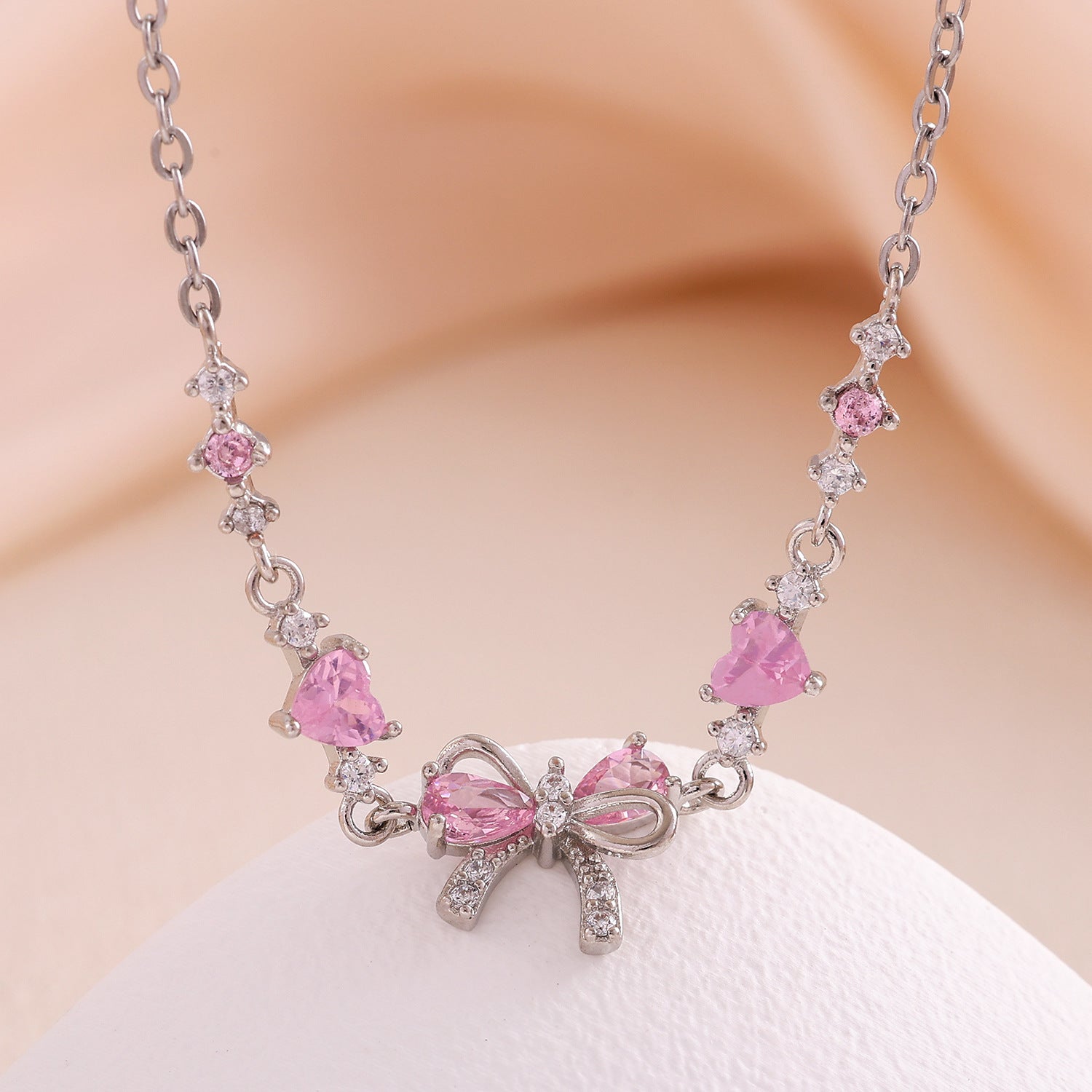 Cute And Sweet Heart-shaped Zircon Butterfly Bracelet Plated With 18K Gold.