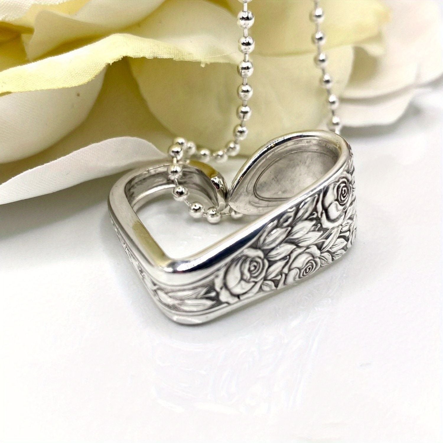Flower Love Pendant Necklace For Women